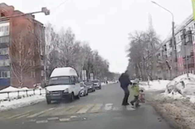 Noble act - Bashkortostan, Children, Crosswalk, Video, Sterlitamak, Driver, Kindness