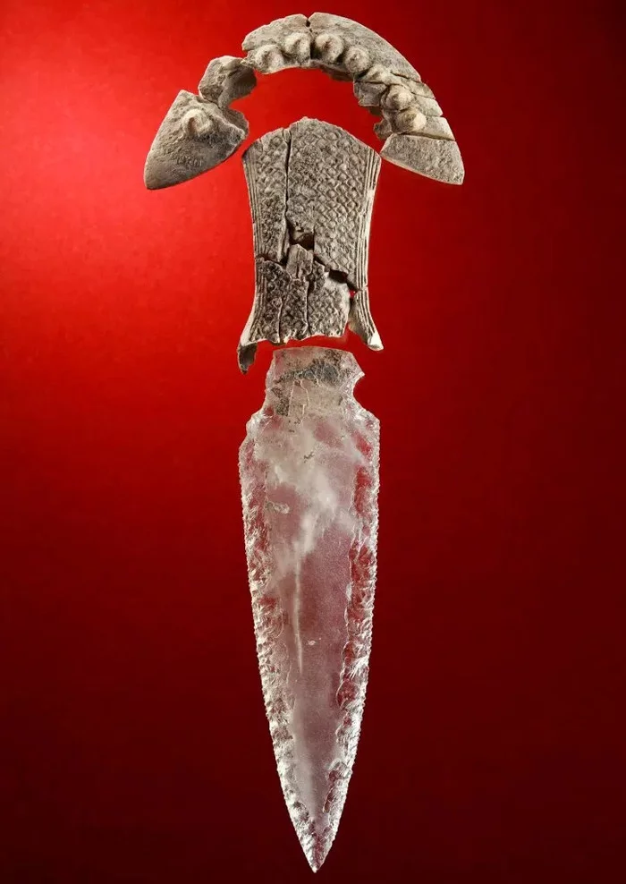 5000-year-old dagger with quartz crystal blade and ivory handle - Archeology, Dagger, Quartz, Ivory, Spain