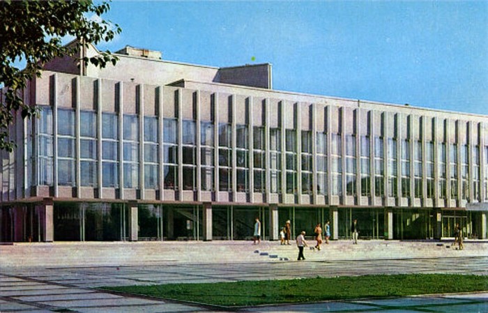 В ДК при ЦРУ состоялся юбилейный концерт в честь 70-летия плана Даллеса