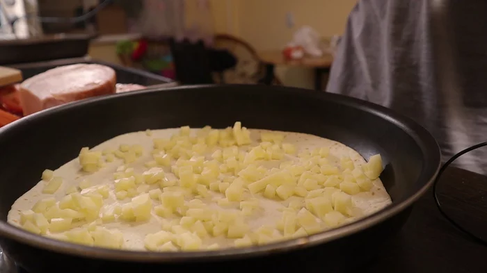 Quick pizza in a frying pan - My, Food, Recipe, Pizza, Video recipe, Bakery products, Preparation, Video, Longpost, Cooking