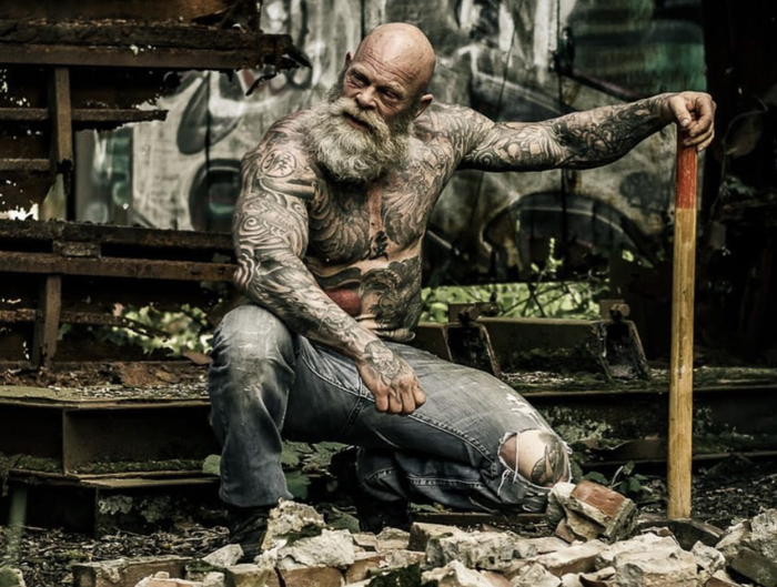 Он работал на стройке, пережил 5 операций, но не сдался! История брутального Гвэна Рекерса Тату, Борода, Брутальность, Мужчины, Видео, Длиннопост