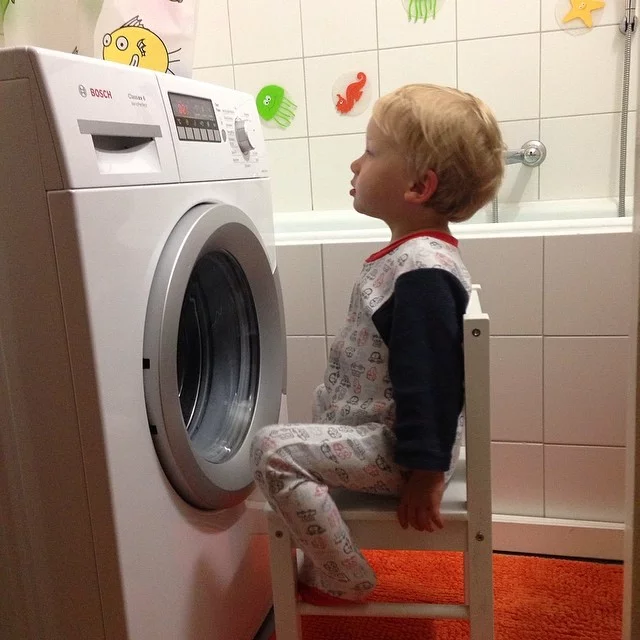 Who needs cartoons? The engineer is growing... - My, Washing machine, A son, Children, Baby photo