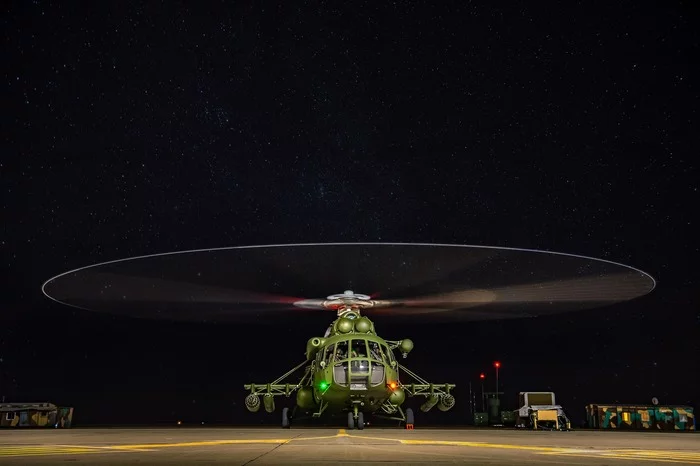 Контурные огни - Вертолет, Ми-17, Фотография