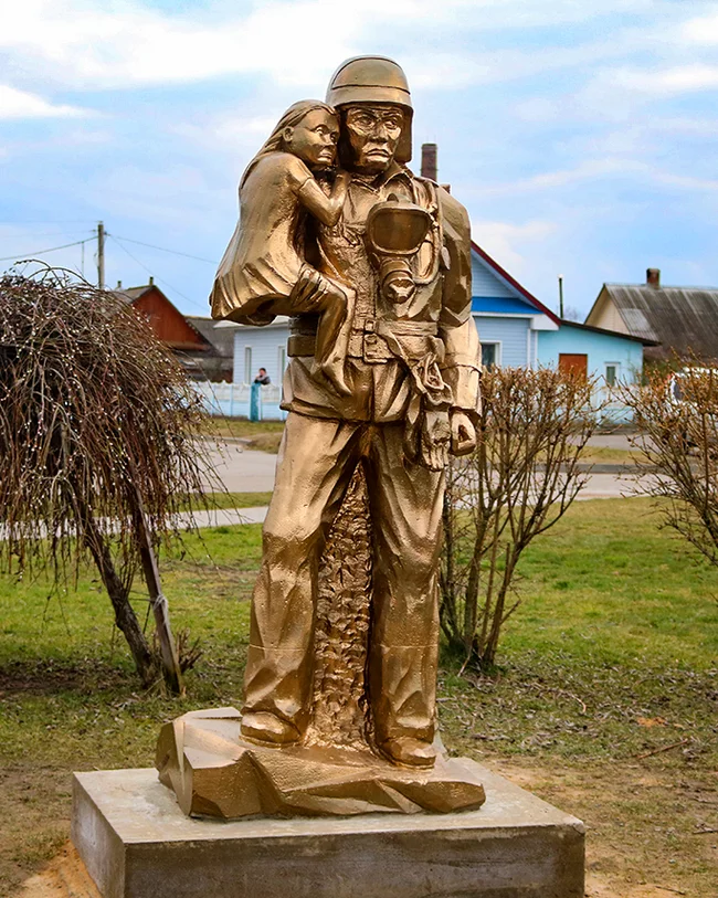 Обычное лицо белоруса - Скульптура, Любань, Республика Беларусь