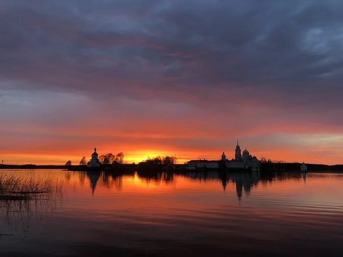 Nilo-Stolobenskaya desert at sunset - My, Seliger, Lake, Sunset, Monastery, Photo on sneaker