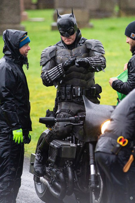 A full-fledged Batman costume in a photo from the filming of Matt Reeves' film - Batman, Batman Costume, Twitter, Filming, The photo, Longpost