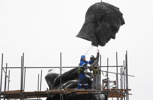 At the installation of the sculpture in the Rzhev memorial, the last days before the dismantling of the scaffolding - My, Sculpture, Rzhev, Memorial, Work, Longpost, Rzhev Memorial