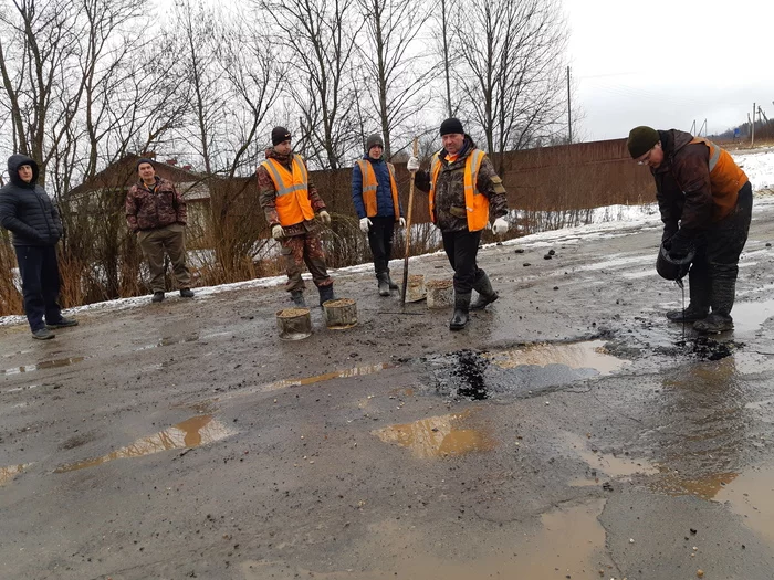 Pit, puddle, bitumen, crushed stone. How roads are repaired in the Yaroslavl region - My, Road repair, Yaroslavl, And so it will do, Video, Longpost