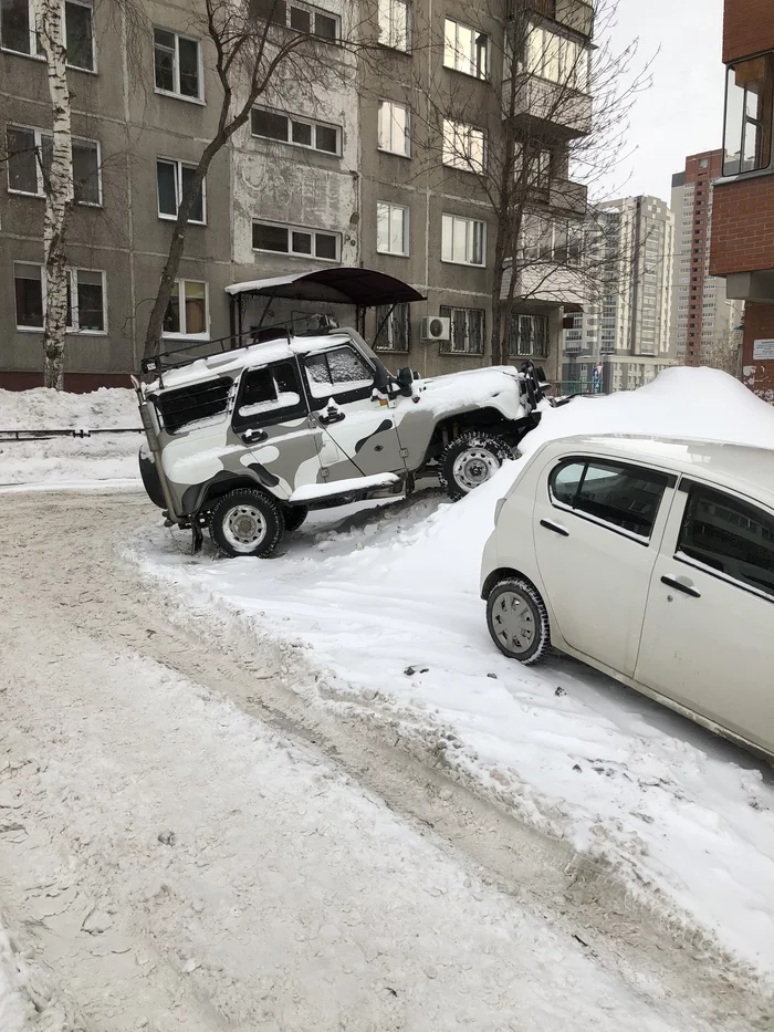 UAZ can do anything - My, UAZ, Snowdrift, Parking