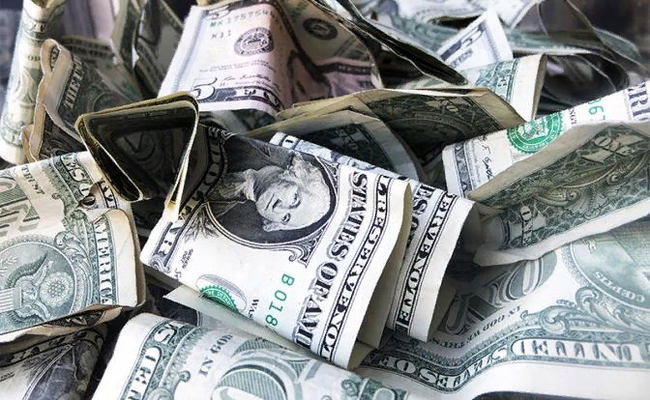 Американцы могут признать все доллары за пределами США пустыми бумажками