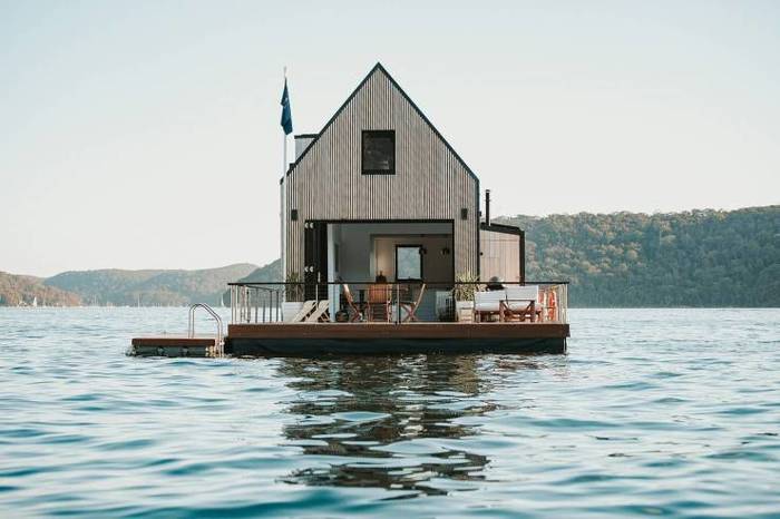 Ideal isolation from the virus and more - Insulation, House on the water, The photo