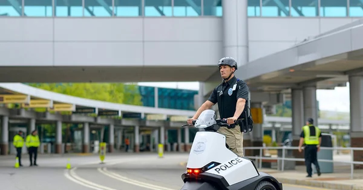 Индивидуальный транспорт. Segway se-3 Patroller. Segway se-3 Patroller Police. Сигвей se3. Электрический самокат Segway полиция.