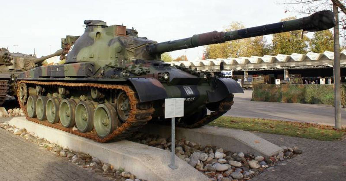 Пр 68 танк. Швейцарский танк PZ 68. Танк Panzer 68. Швейцарского танка Panzer 68. Панцер 68 швейцарский танк.