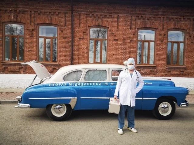 A village resident gave doctors a vintage car - Coronavirus, Retro car, Ambulance, Fake