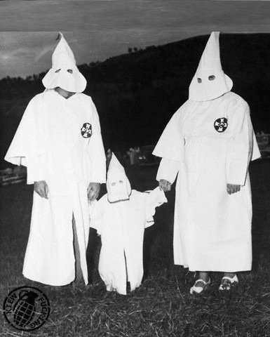 Protective suit for the whole family - Historical costume, Children's costume, White, Racism, Family photo