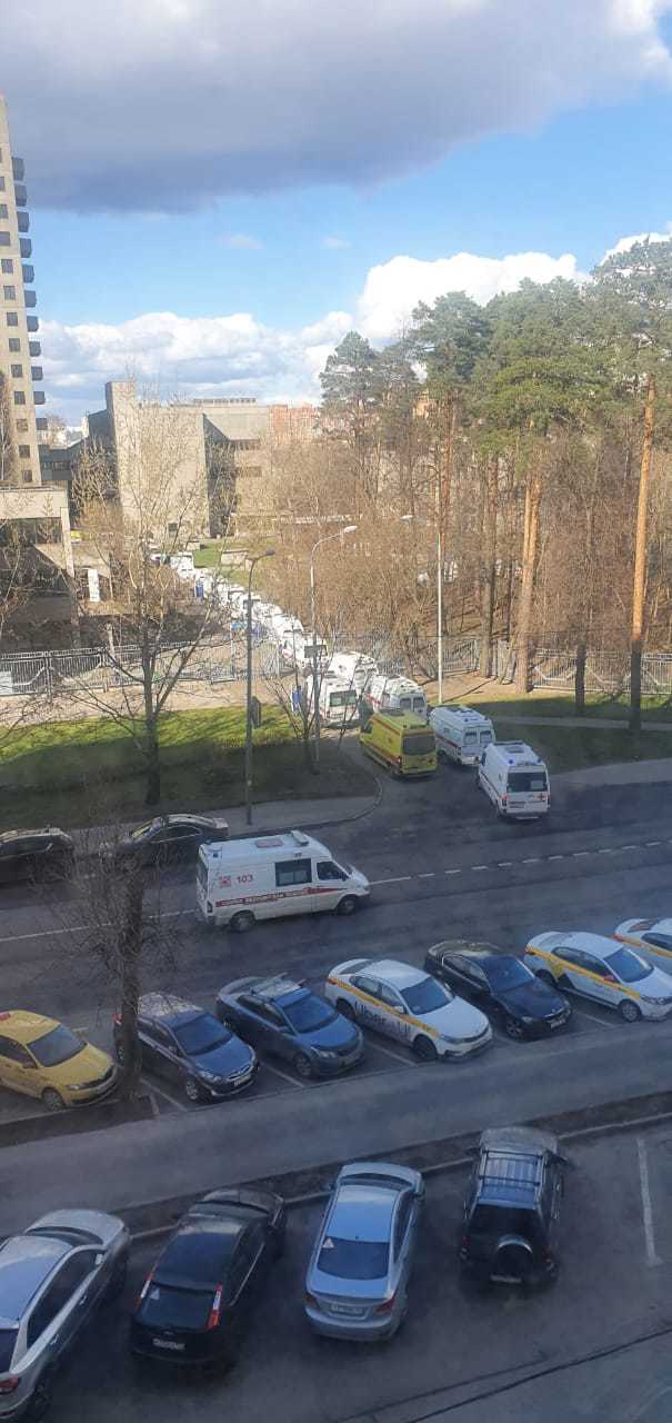 An endless line of SMP carriages - My, Coronavirus, Ambulance, Queue, Longpost