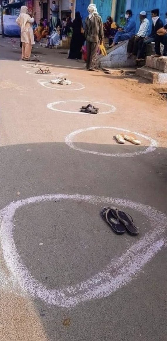 India, as usual, surprises with its extraordinary attitude to the rules - India, Queue, Slippers, Shoes, Distance, Rules, Hygiene