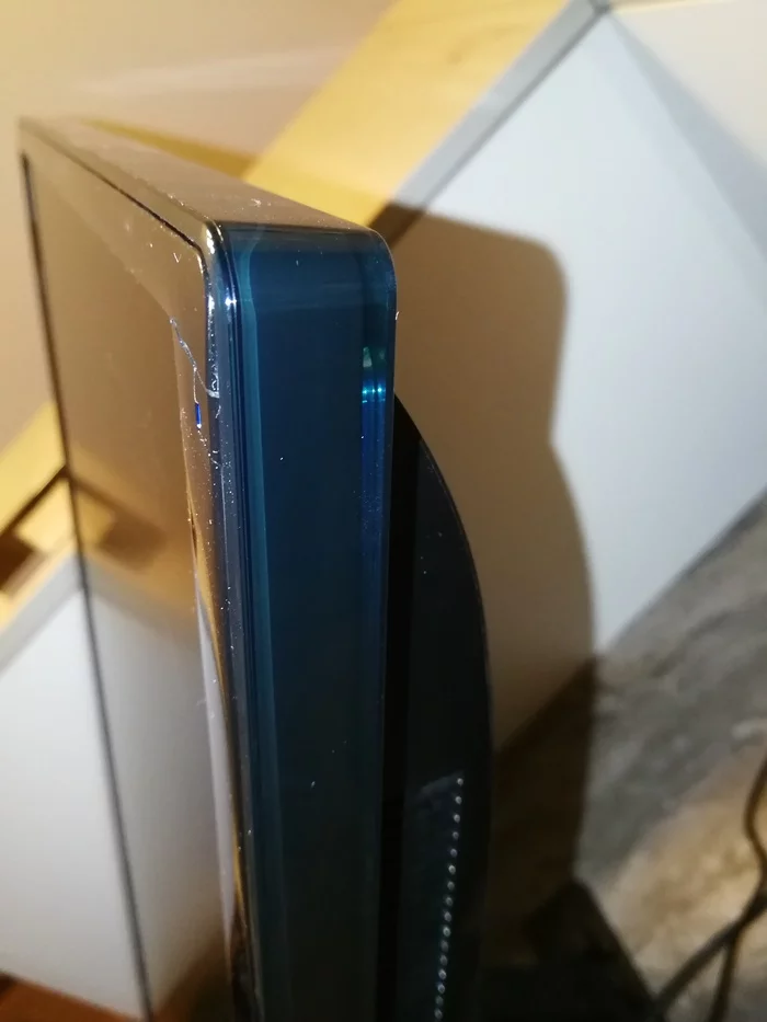 The inner frame of the Samsung TV burst - My, Samsung, Crack, Longpost