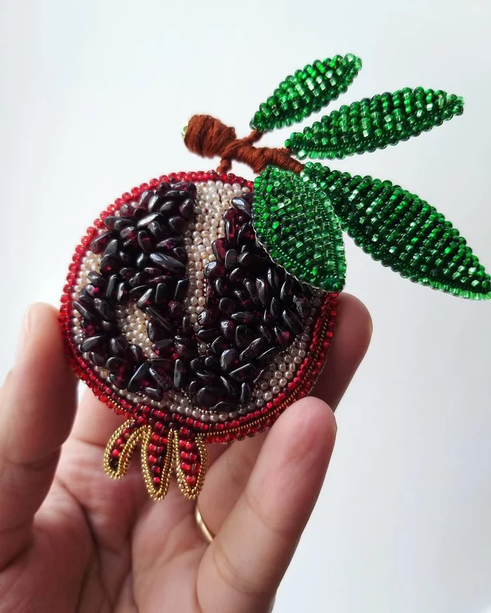 Handmade brooch Garnet - My, Garnet, Brooch, Needlework without process, Handmade, Beads, Longpost