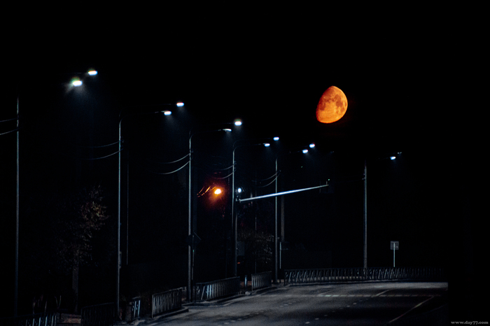 Видели когда-нибудь подобную Луну?