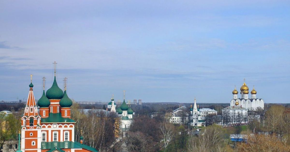 Ярославль цвет. Главный административный центр Ярославля. Вакарево Ярославль достопримечательности. Ярославль виснадостопримечательности. Весна центр Ярославль.