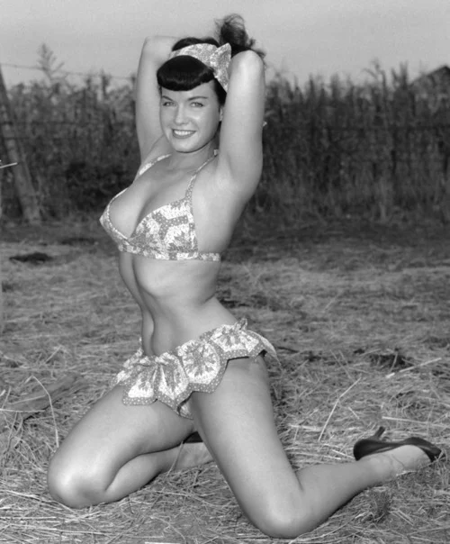 Queen of pin-ups. A selection of retro photos - NSFW, Pin up, Erotic, The photo, Black and white, beauty, Longpost