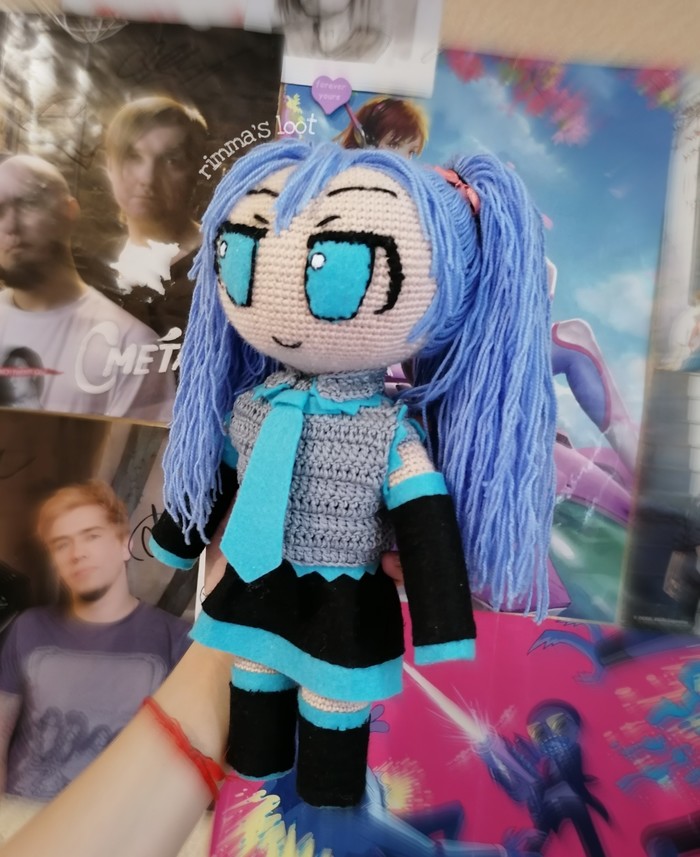 Связала Хатсуне Мику