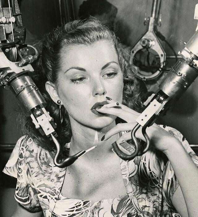 Working with radioactive materials is stylish, modern and romantic - USA, New York, 1948, Radioactivity, Technologies, Girls, Cigarettes, Manipulator