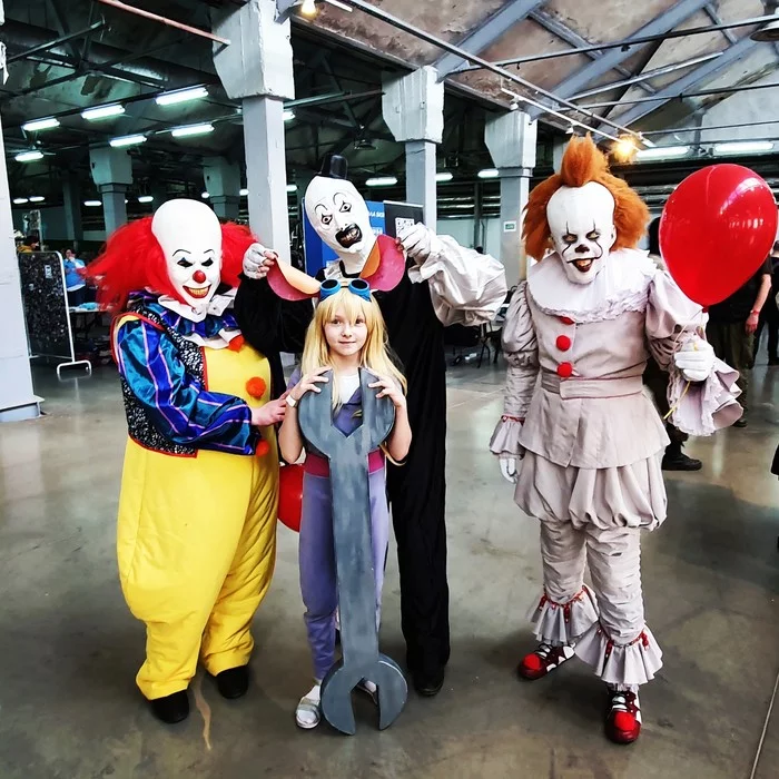 The brave kid or the best big sister award goes to... - My, Cosplay, It, , Clown, The festival, Children, Gadget hackwrench, Horror