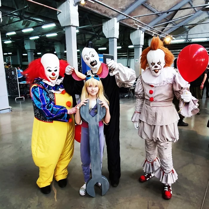 The brave child or the best big sister award goes to... - My, Cosplay, It, Horror, Clown, The festival, Children, Gadget hackwrench