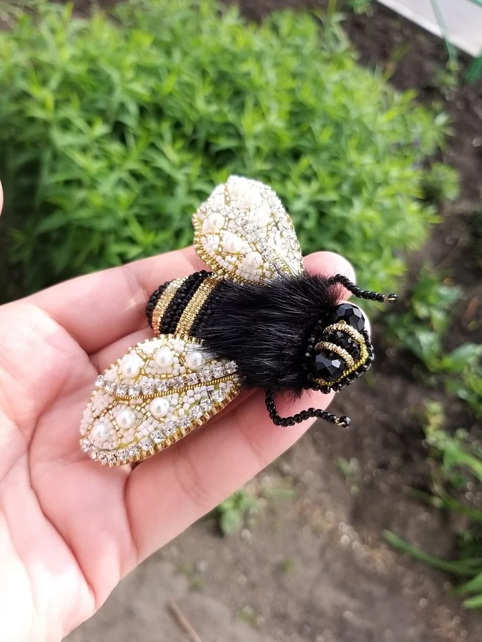 Handmade brooch Bee - My, Brooch, Handmade, Needlework without process, Beads, Longpost