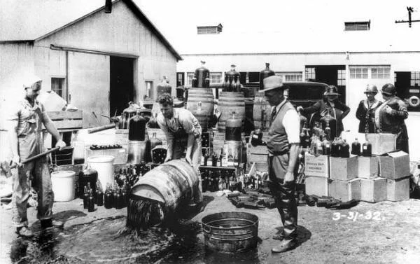 How the adoption of Prohibition helped American gangsters become oligarchs - Social activists, Charity, Gangsters, Bootlegger, No alcohol law, Story, USA, 20th century, Longpost