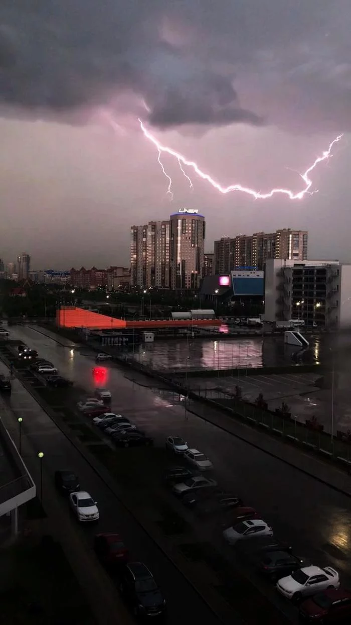 Молния в Сибири - Моё, Красноярск, Сибирь, Гроза, Молния, Ливень, Видео, Длиннопост, Мобильная фотография, Вертикальное видео