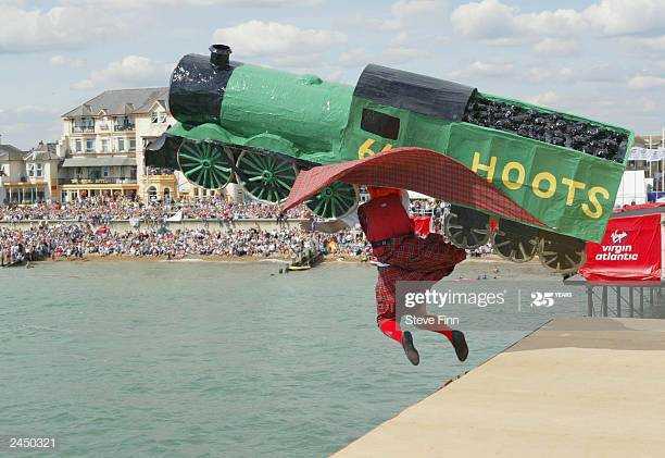 Look how I can do it!!! - Humor, Birds, The festival, Icarus, England, Longpost