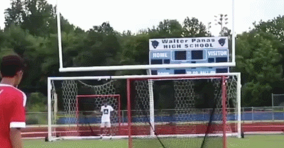 Trajectory, you're drunk, go home - Sport, Football, Free kick, Knuckleball, GIF