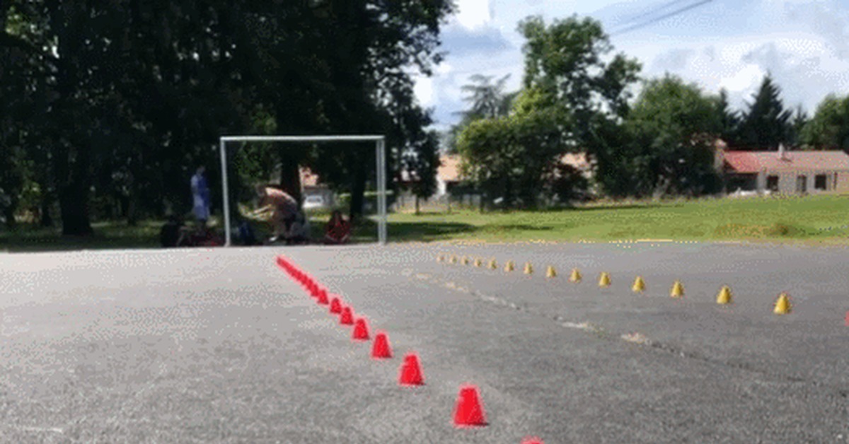 My knee would have shattered into pieces already on the fifth cone... - Rollers, Trick, Cone, GIF