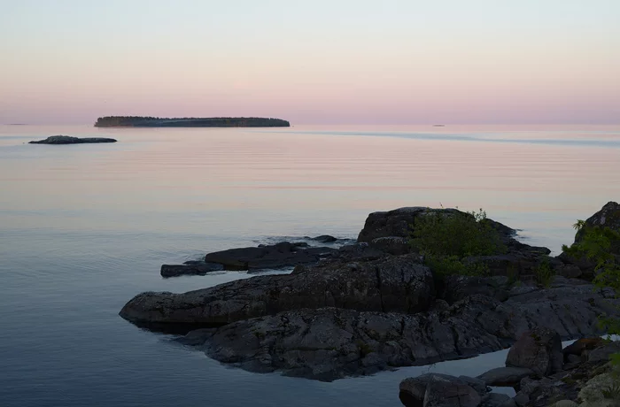 White nights on Ladoga - My, Ladoga, White Nights, Water, Sky, The photo, The rocks, Minimalism