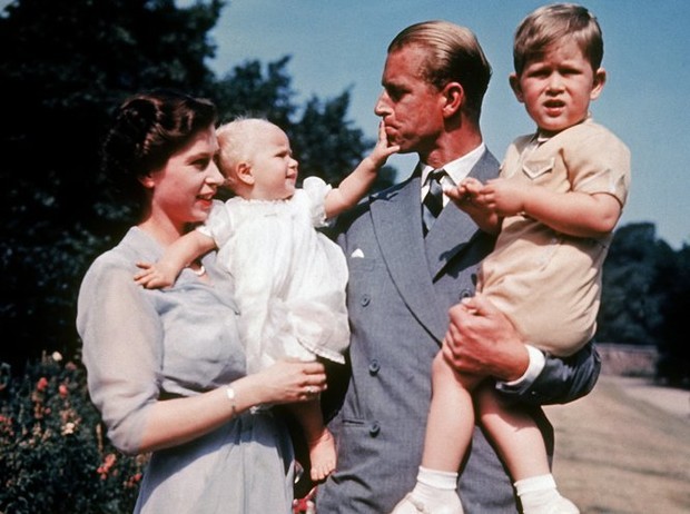 Kings can do anything! And even for love! - My, Monarchy, Great Britain, Queen Elizabeth II, Love story, Prince Philip, Longpost, England, Old photo, It Was-It Was