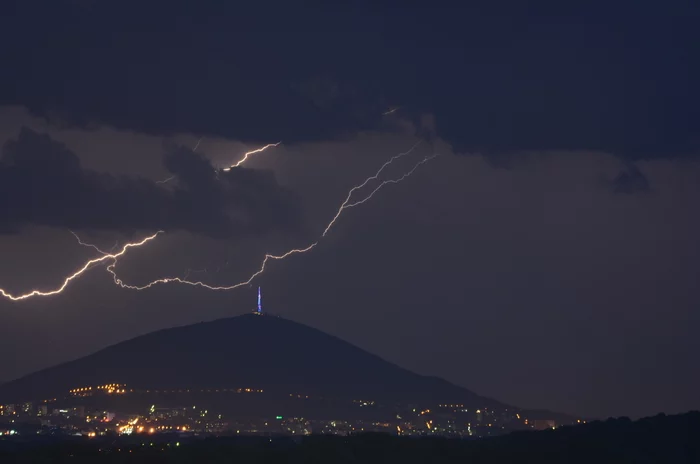 Caught above Mashuk - My, Lightning, The photo, Tahir, Pyatigorsk