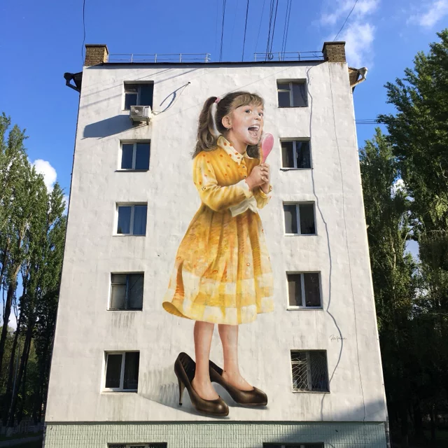 Girl in mom's shoes - Street art, Girl, Drawing on the wall, Art, Mural