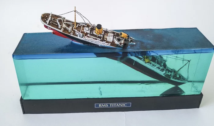 Diorama with sinking Titanic - My, Diorama, Prefabricated model, Titanic, Epoxy resin, Stand modeling, Video, Longpost