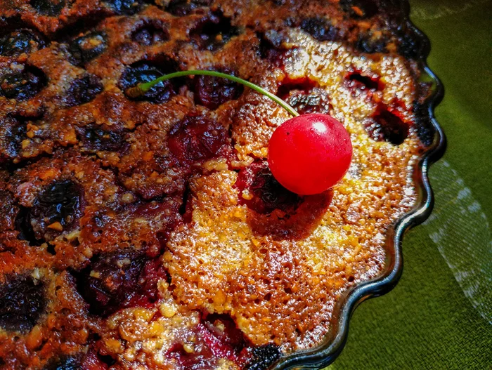 Вишневый пирог с орехами (clafoutis, но это не точно) - Моё, Кулинария, Рецепт, Пирог, Вишня, Выпечка, Миндаль, Пекан, Клафути с вишней, Длиннопост