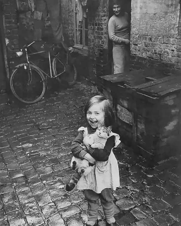 Girl and cat - France, Girl, cat, 1959, Black and white photo, Children, Smile