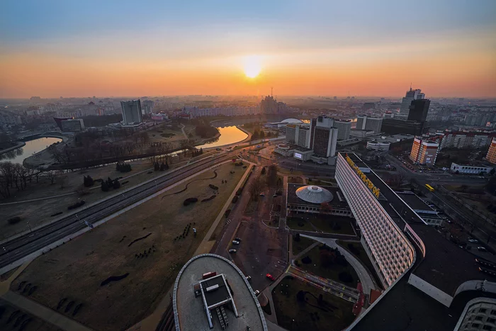 Dawn in the center of Minsk - My, Town, dawn, Republic of Belarus, Morning, Таймлапс, Roof, The photo, Architecture, Video, Longpost