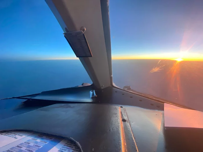 Sunrise from a height of 10 meters - My, Flight, The sun, Airplane