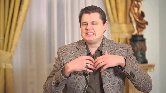 «Переиграй и уничтожь диарею»: Евгений Понасенков снялся в рекламе таблеток от поноса