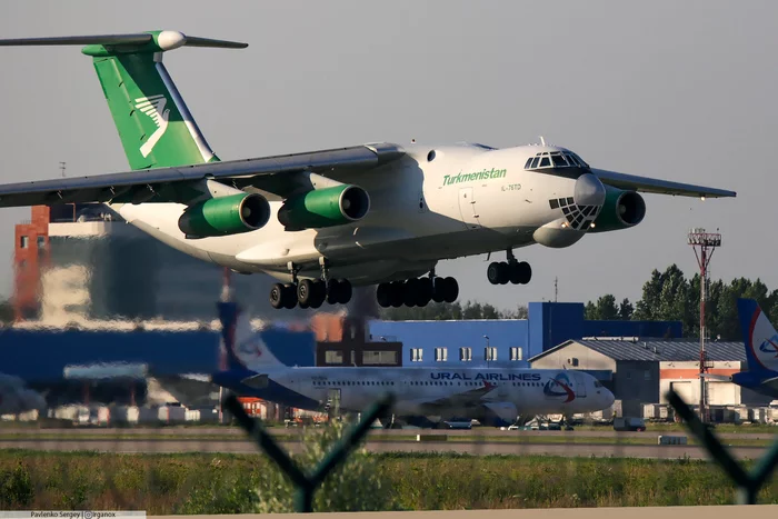 A piece of Turkmenist in the Moscow sky - My, Aviation, Airplane, Spotting, IL-76, Turkmenistan, Sky, Tamron