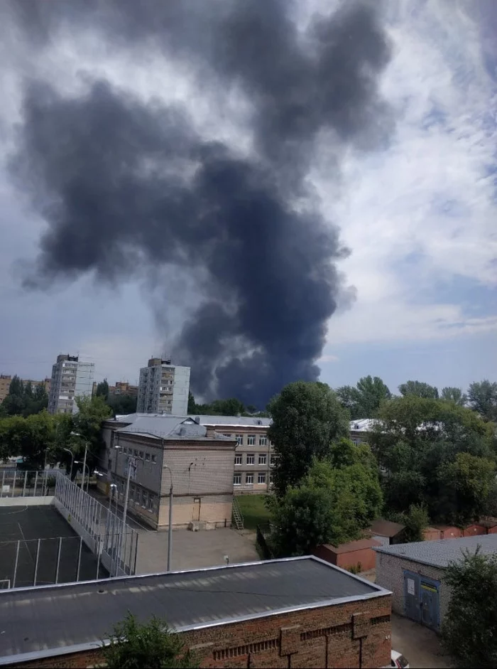 A warehouse with polyethylene is on fire in Samara. Smoke is visible from all parts of the city. Dangerous? - Ecology, Crash, Samara, Polyethylene, Catastrophe, Ecological catastrophy, Video, Longpost