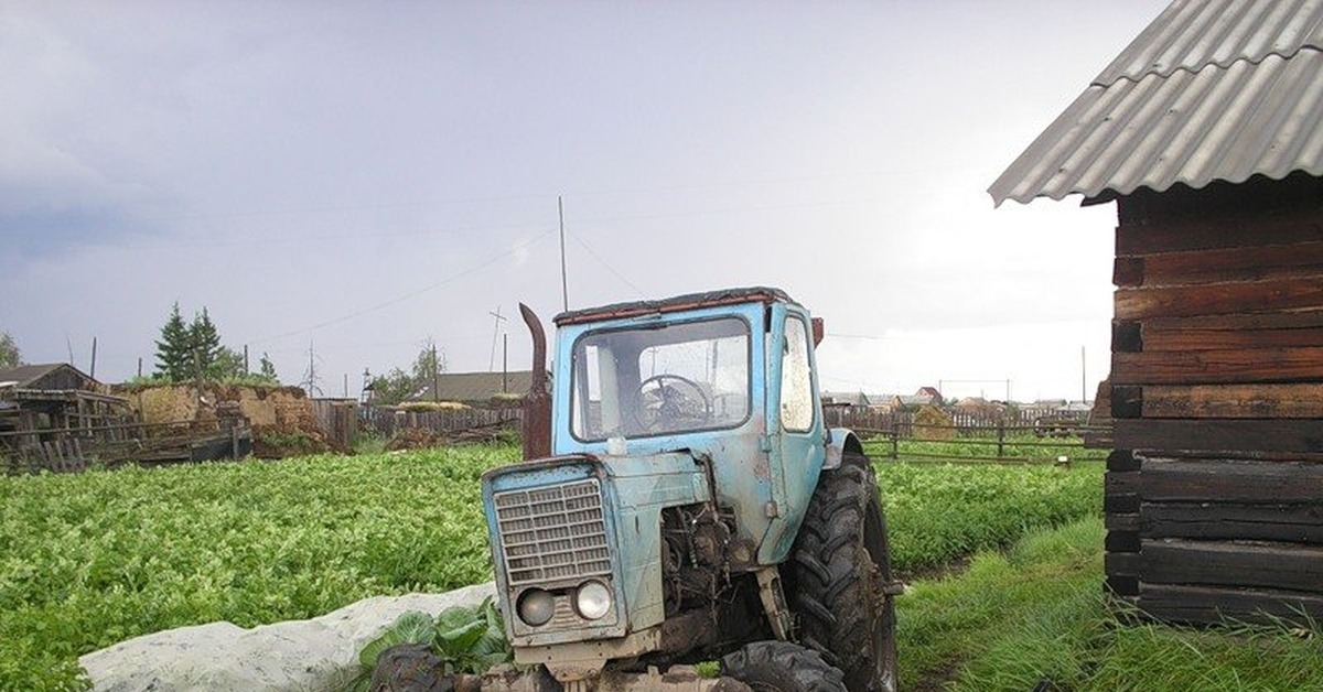 Трактор в деревне картинки