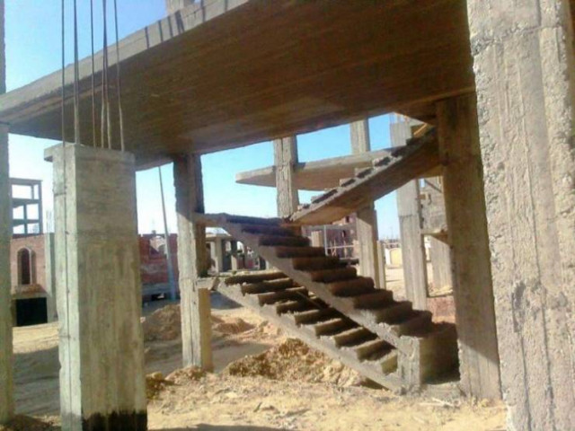 Miracle staircase - Humor, Building